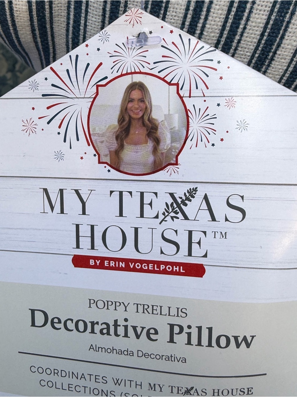 MY TEXAS HOUSE NWT reversible Poppy Trellis
Decorative Pillow 19" x13” - Picture 6 of 9